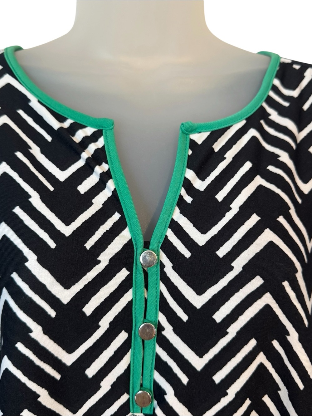 Kim Rogers Black and White Chevron Top with Green Accents - Picture 2 of 7